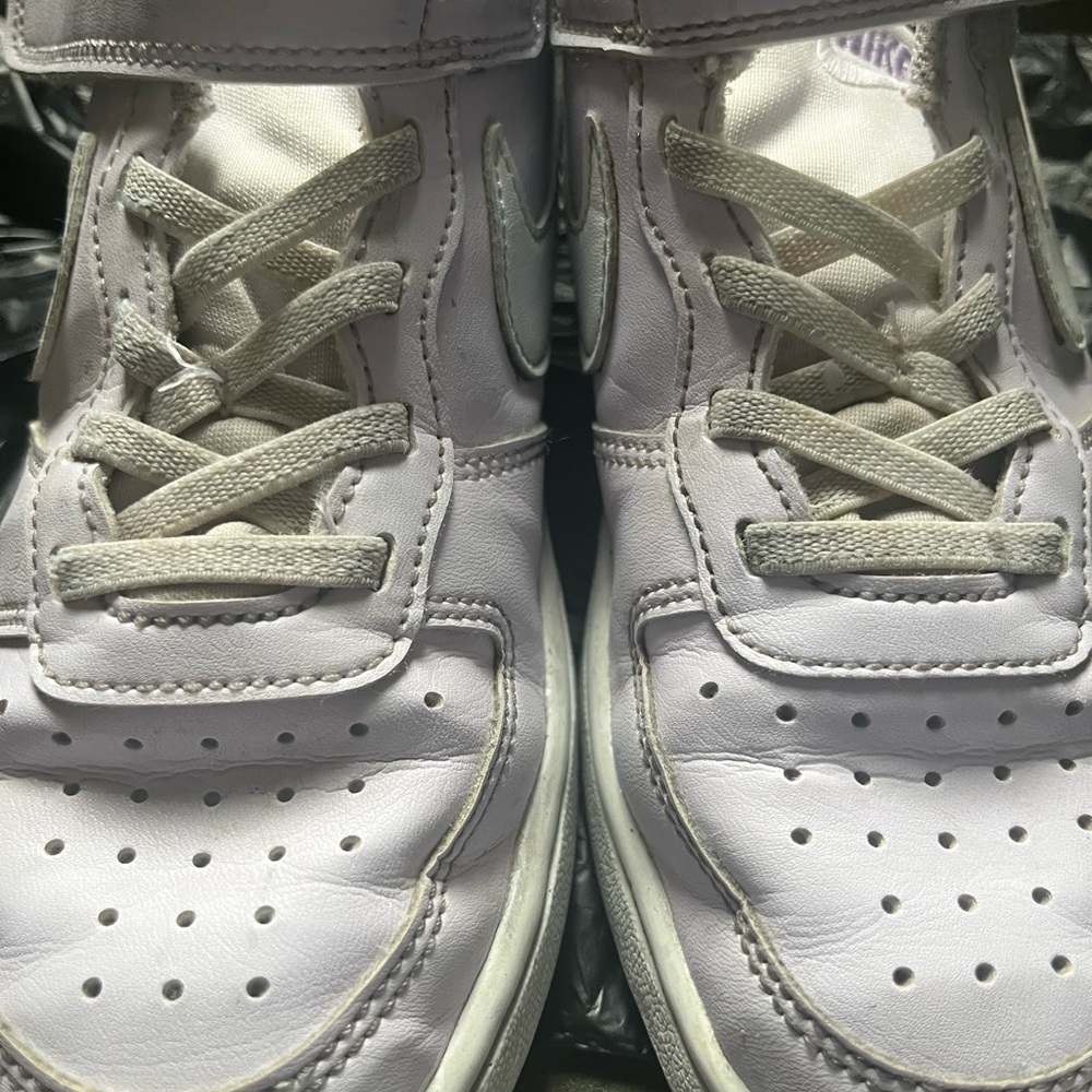 Nike Kids Sneakers in White and Lavender